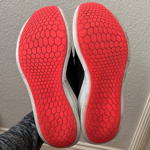 New Balance Womens Fresh Foam Lazer V1 WLAZRMT Black Running Shoes Sneakers 9.5 - Picture 3 of 16